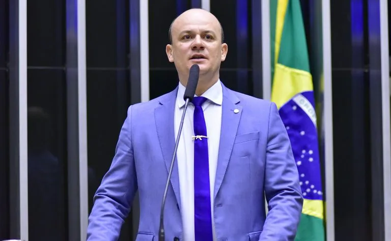 Cabo Gilberto defende afastamento de ministro do STF após apontar omissão de vínculo com Vorcaro