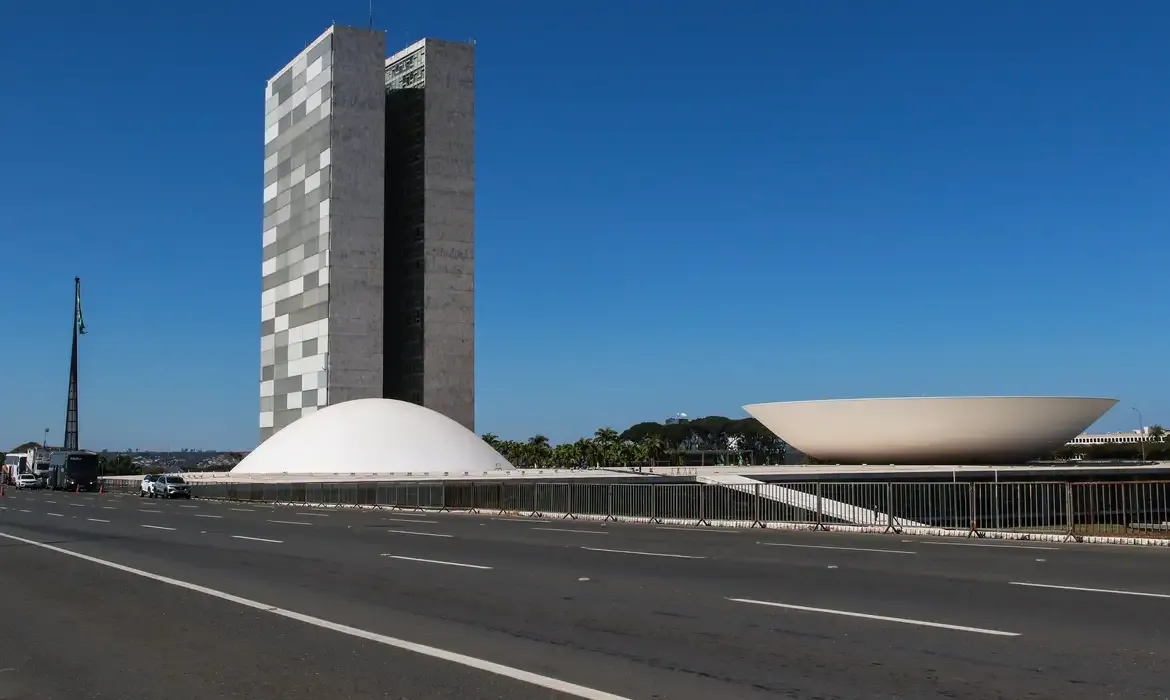 Governo e cúpula do Congresso fecham acordo para esforço concentrado de votações
