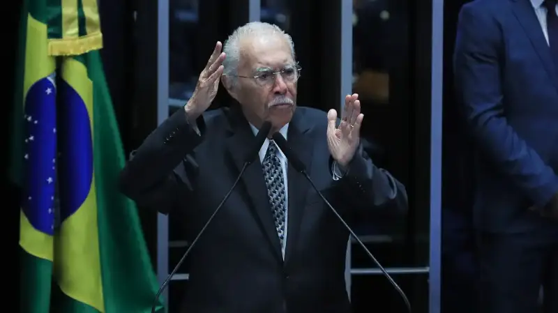 José Sarney é internado em São Luís com quadro de pneumonia