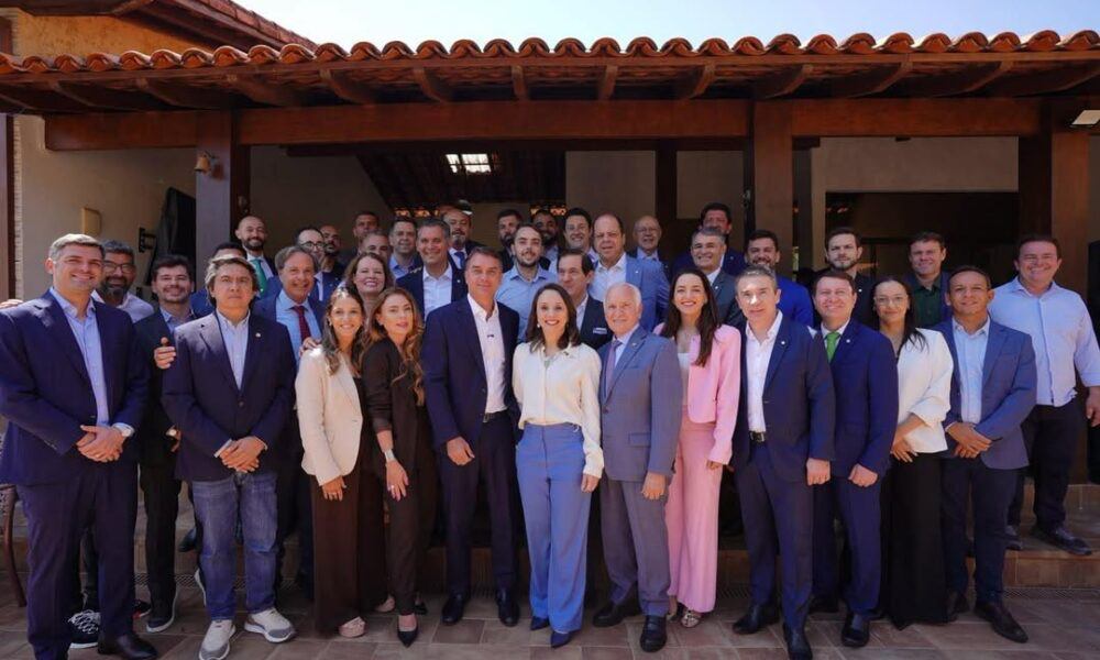 Romero Rodrigues acompanha Podemos e oficializa apoio a Flávio Bolsonaro no 2º turno
