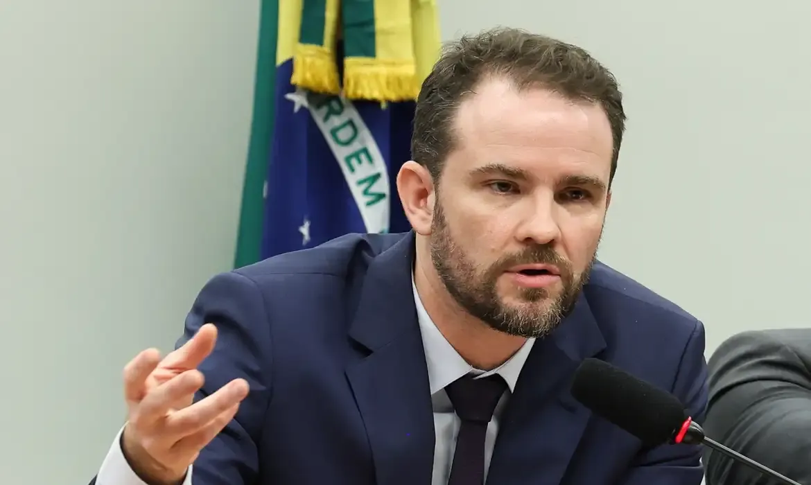 Governo planeja enviar MP com alíquotas do Imposto Seletivo após o segundo turno das eleições