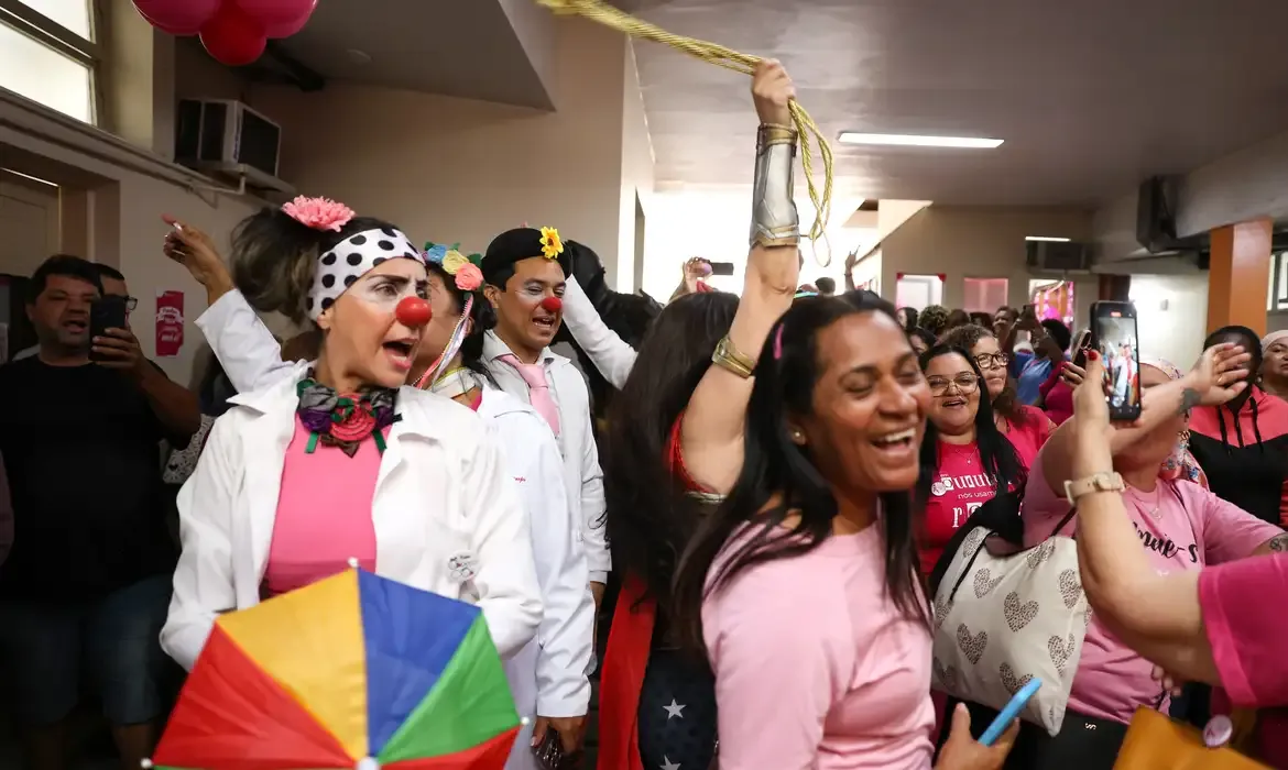 Após o fim do tratamento do câncer de mama, pacientes enfrentam medo da reincidência e desafios emocionais