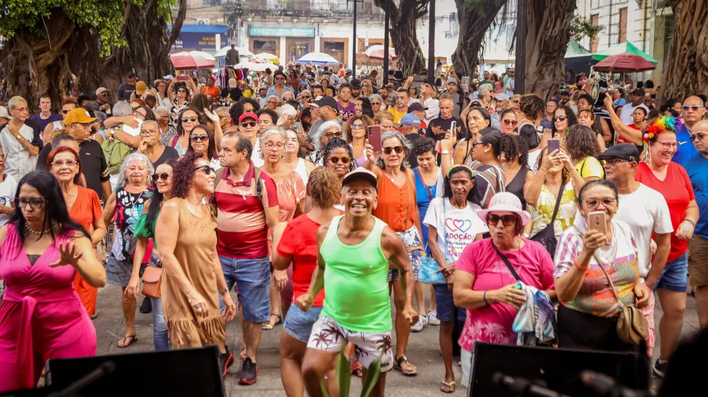 Mestre Jura comanda mistura de ritmos na edição do Sabadinho Bom no Centro Histórico de João Pessoa