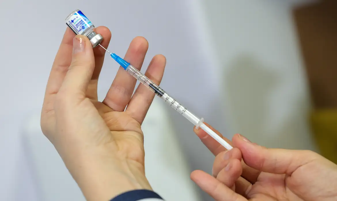 Fiocruz emite alerta para avanço de vírus respiratórios e reforça importância da vacinação