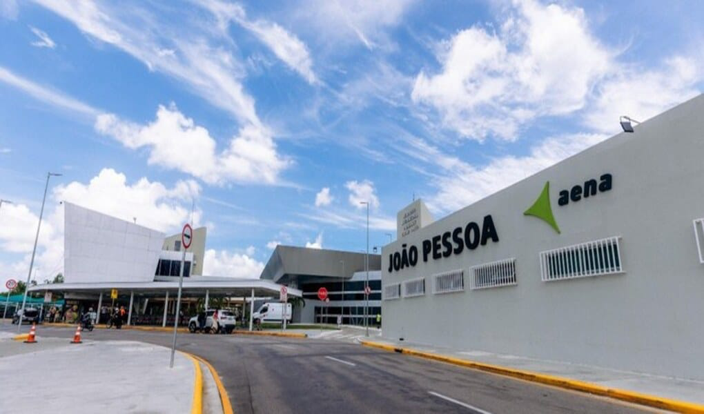 Entenda por que produtos e serviços custam mais caro em aeroportos e saiba como economizar