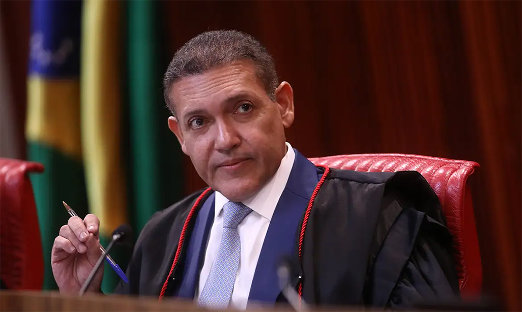 TSE determina suspensão de canal pró-Lula gerido por Janones após pedido de Flávio Bolsonaro