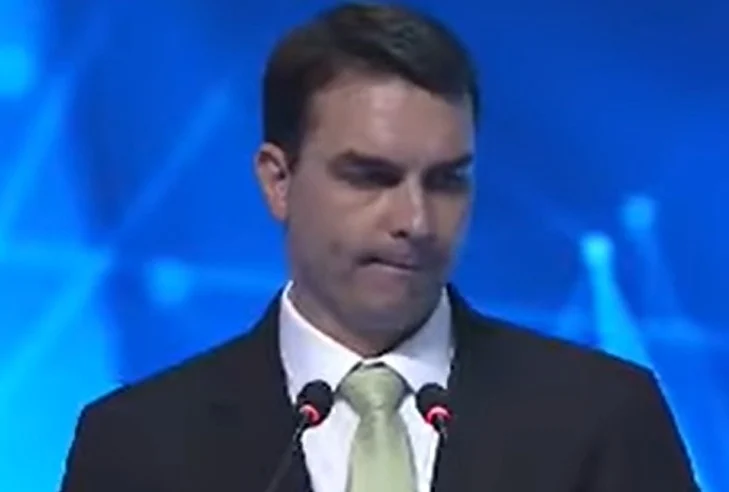 Band confirma debate presidencial com púlpito vazio após recusa de Flávio Bolsonaro