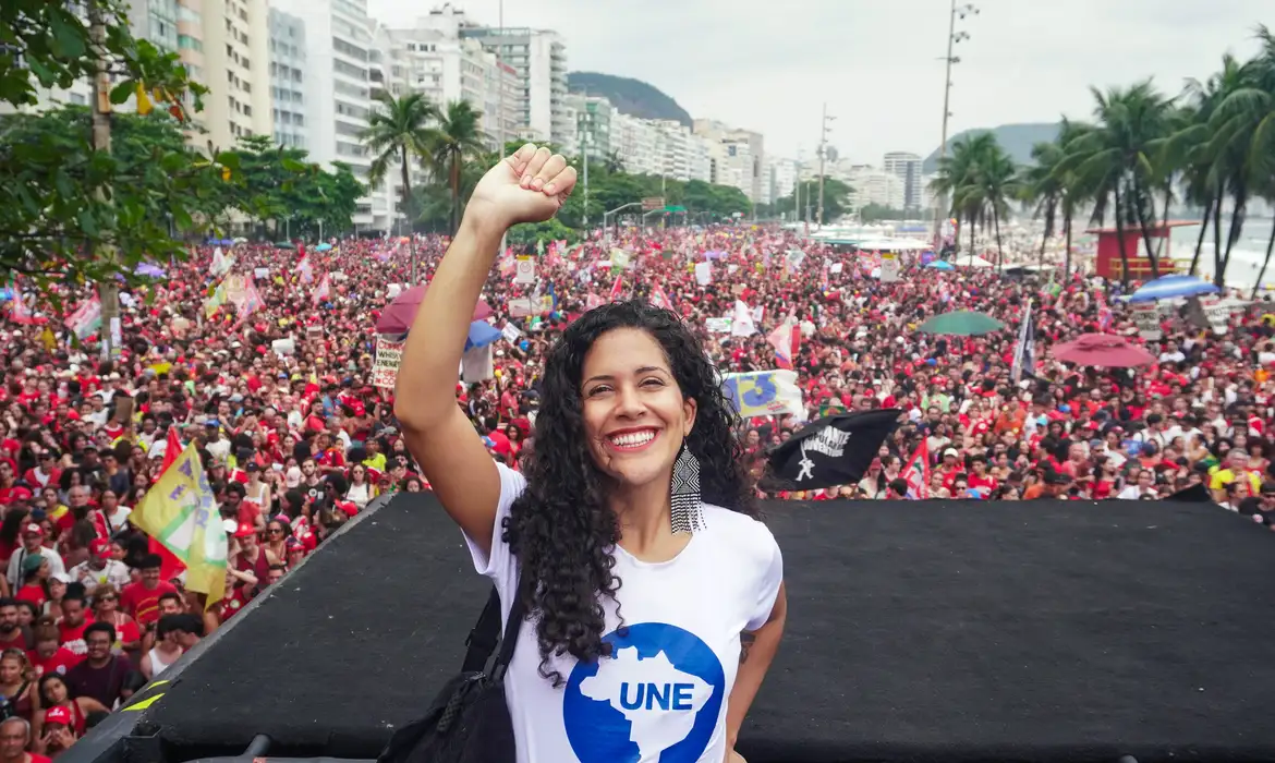 Movimento estudantil volta às ruas em defesa da democracia e da educação pública