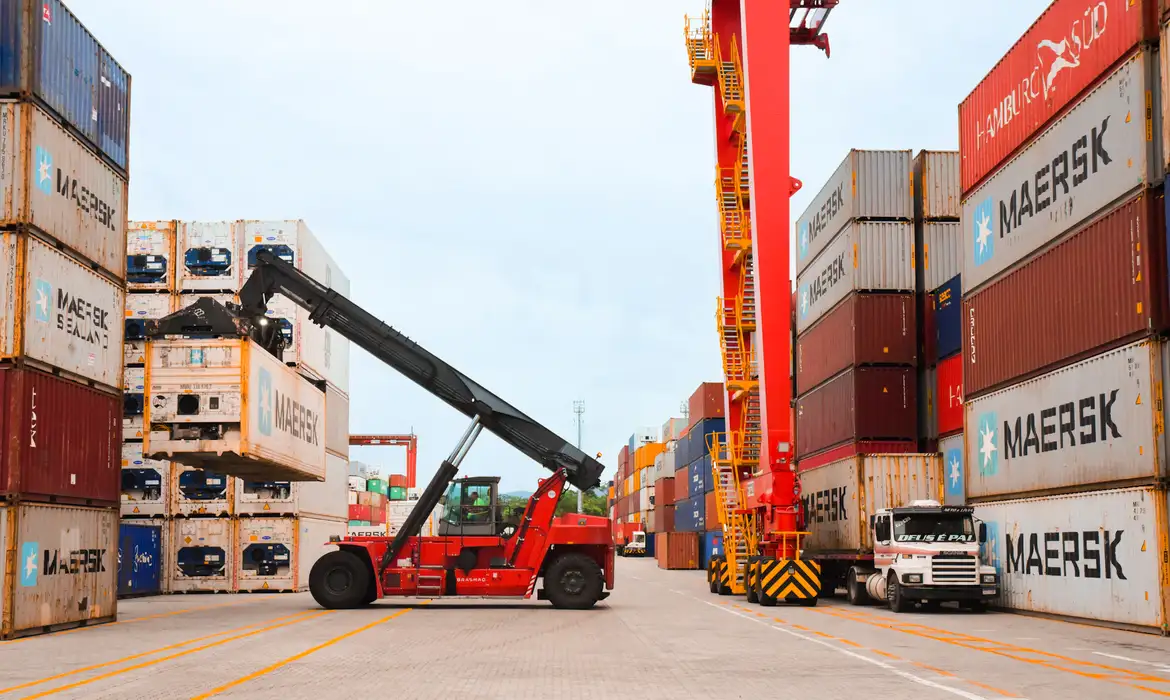 Governo federal libera crédito extraordinário de R$ 6,49 bilhões para apoiar setor exportador