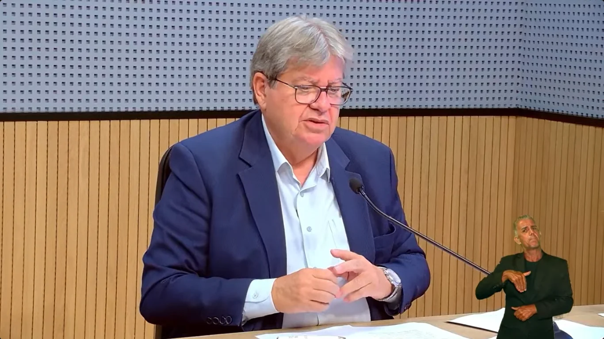 João Azevêdo admite voto em Alcolumbre no Senado e aponta favoritismo de Hugo Motta na Câmara