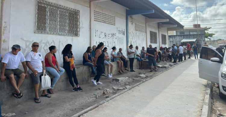 Eleitores paraibanos chegam cedo e aguardam abertura dos portões para votação do 2º turno