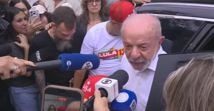 Lula vota em São Bernardo do Campo acompanhado de aliados no segundo turno