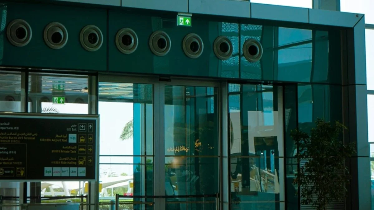 Arábia Saudita retoma voos domésticos e internacionais em aeroporto de Riad após ofensivas houthis