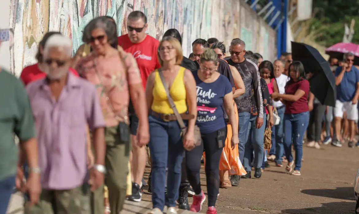 Lula acusa prefeitos por falhas no transporte e defende ampliação do horário de votação