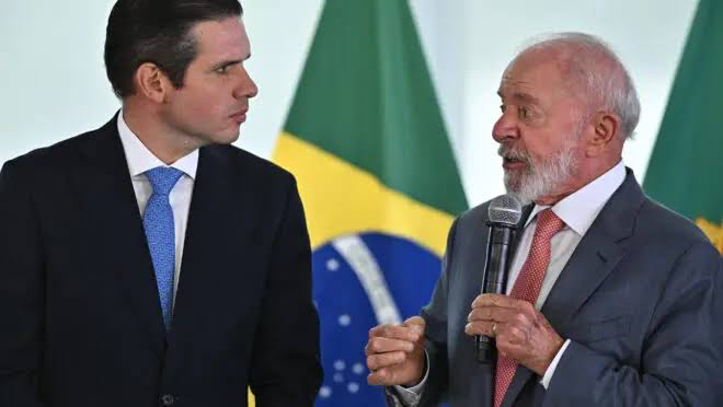 Hugo Motta parabeniza Lula pela reeleição e reforça defesa do diálogo entre os Poderes