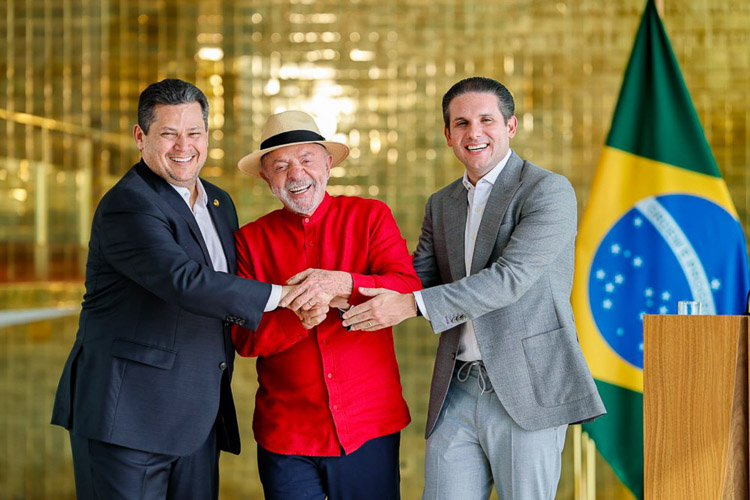 Lula recebe Hugo Motta e Davi Alcolumbre no Alvorada no primeiro encontro após as eleições