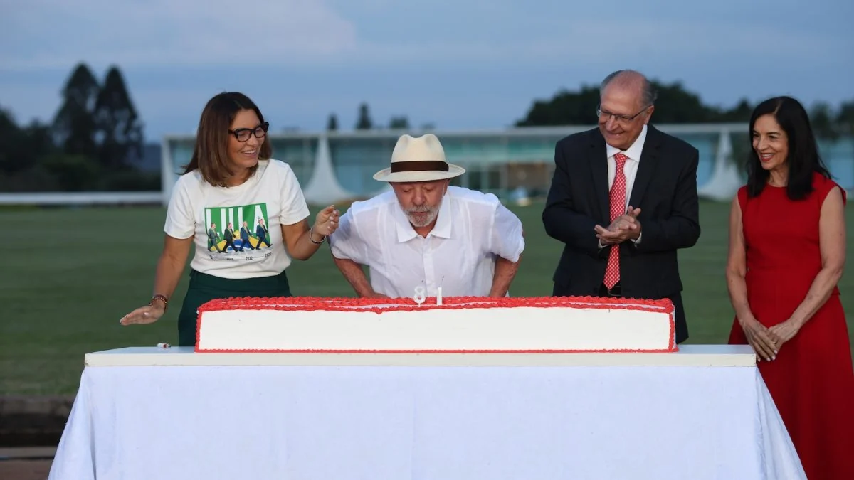 Aniversário de Lula reúne ministros e lideranças políticas no Alvorada após reeleição
