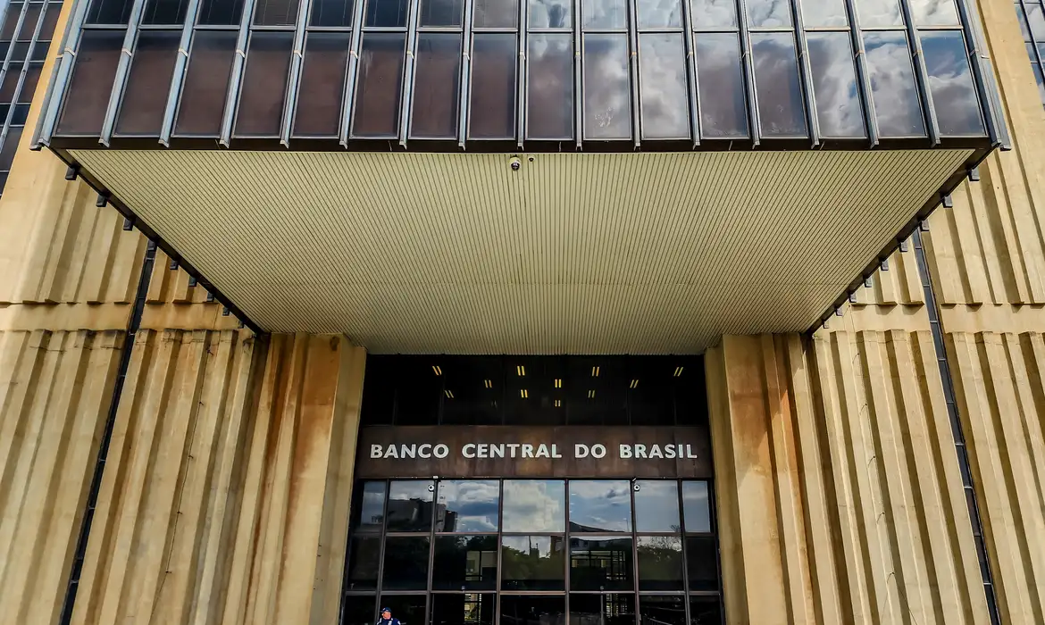 Banco Central descarta risco à estabilidade financeira mesmo com alta no endividamento das famílias