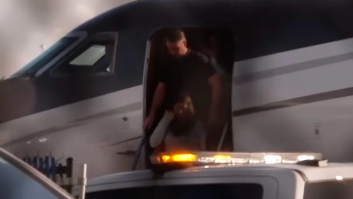 Aeronave com senador Flávio Bolsonaro e família pousa em Miami
