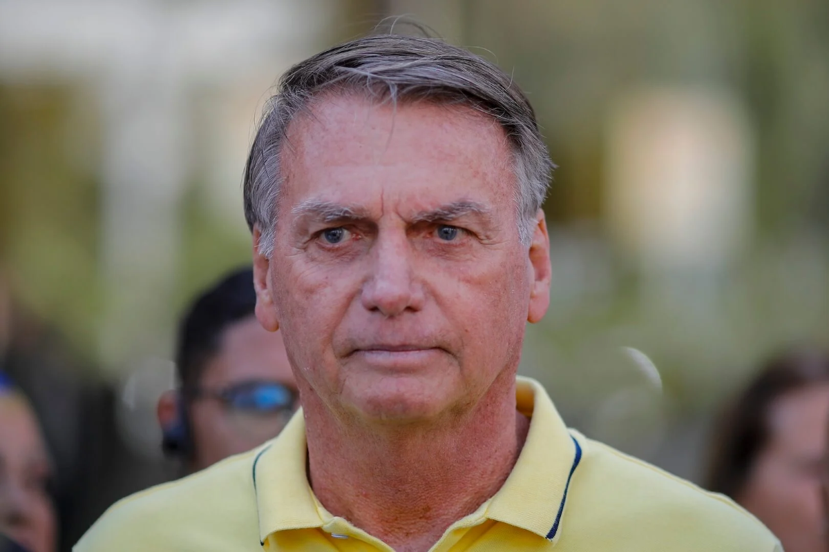 Defesa de Jair Bolsonaro solicita ao STF autorização para encontro com Valdemar Costa Neto