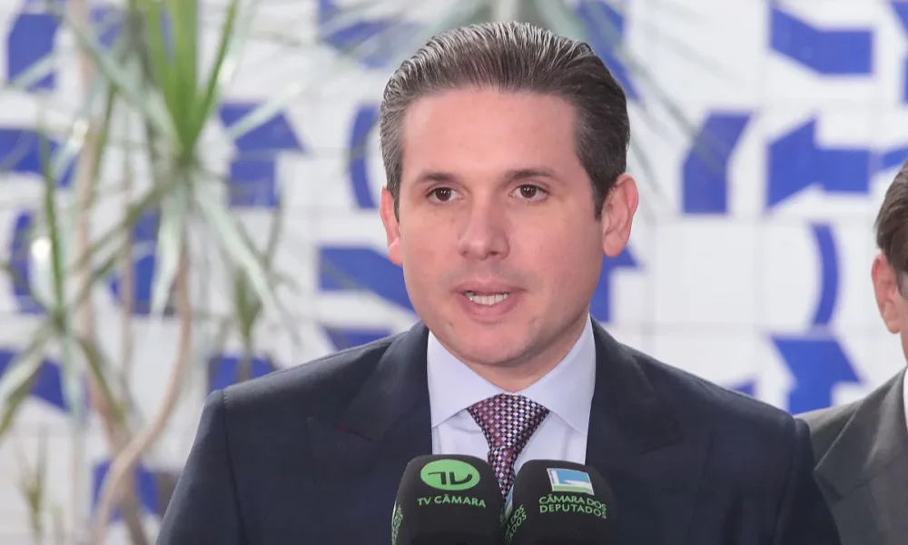 Hugo Motta consolida maioria para presidir a Câmara após apoio da Federação PT, PV e PCdoB