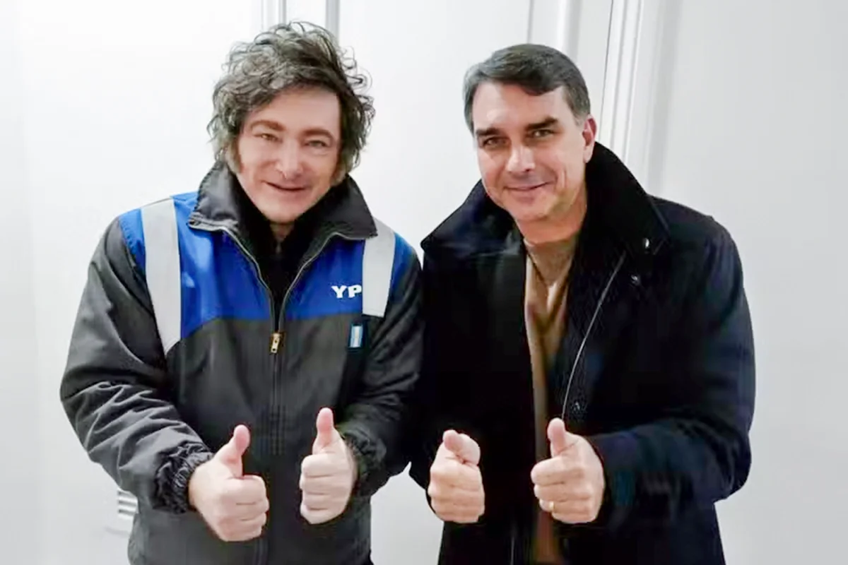 Após deixar o Brasil, Flávio Bolsonaro divulga nota e agradece apoio de Javier Milei e Donald Trump