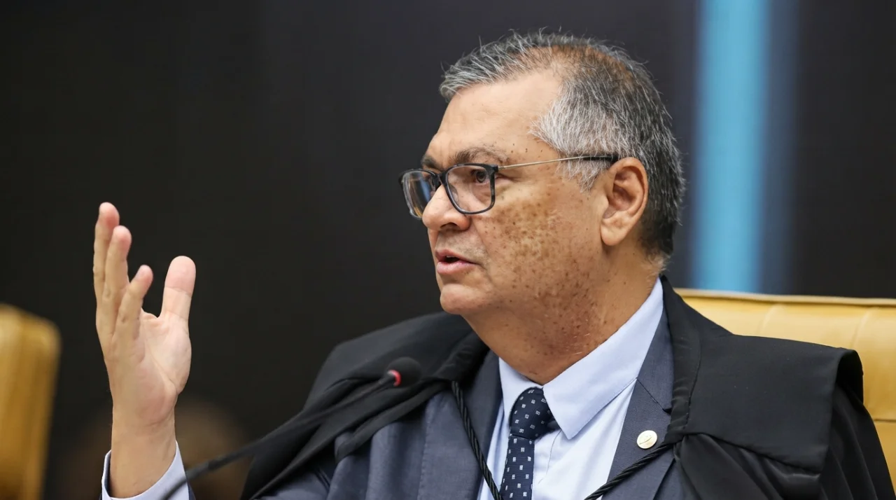 Flávio Dino retira sigilo de investigação sobre suposto desvio de emendas para filme de Bolsonaro