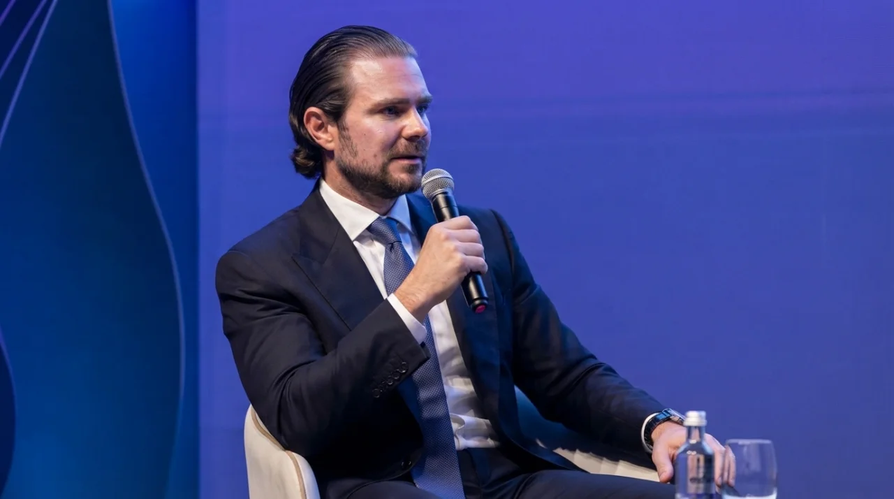 Mensagens revelam proximidade entre filho do ministro Luiz Fux e ex-banqueiro Daniel Vorcaro