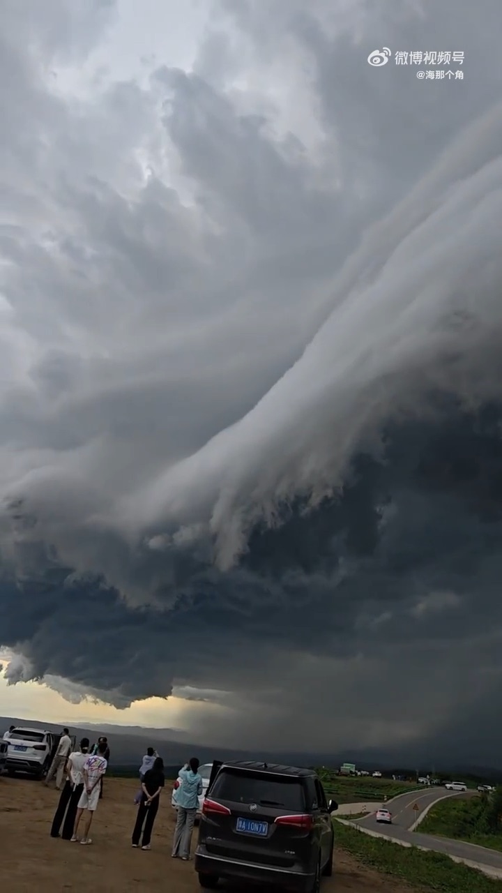 When the sky turns into an apocalyptic movie scene...