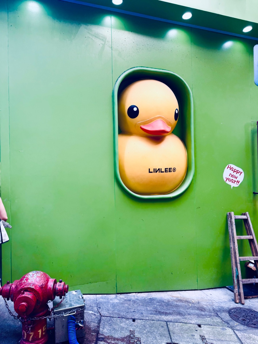 Yellow duck is now representing the local hand crushed lemon tea brand 🍋