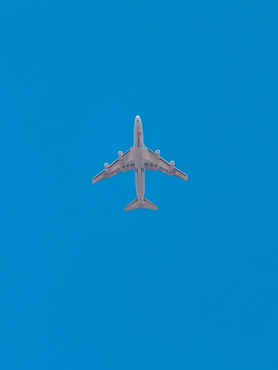 Nothing but blue and a 747