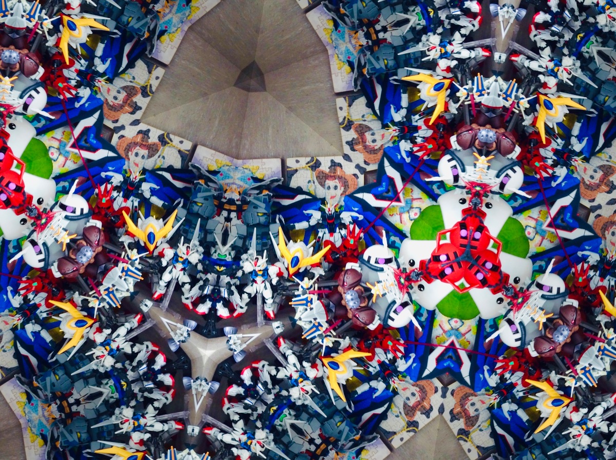How many Gundam can you find?