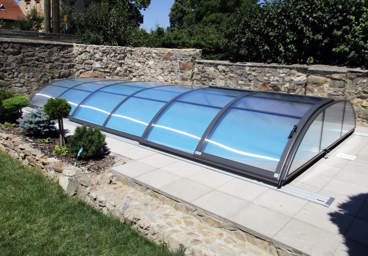 Azure Flat – Low pool enclosure