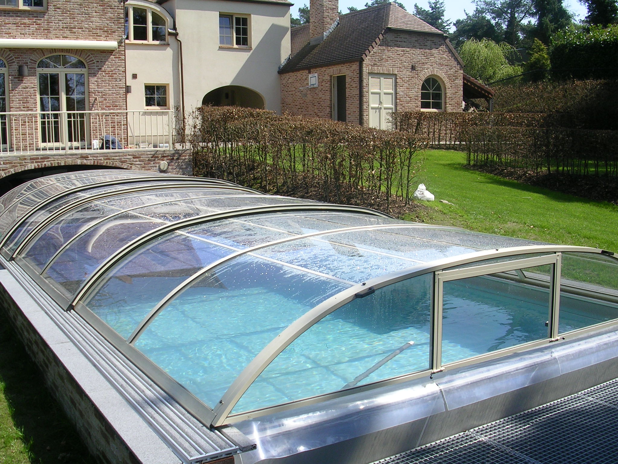 Elegant Neo – Low pool enclosure