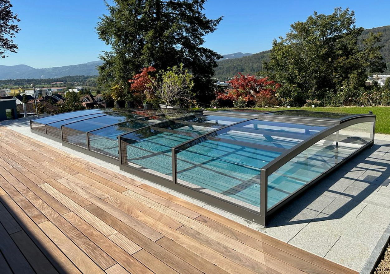 Parade – Low pool enclosure
