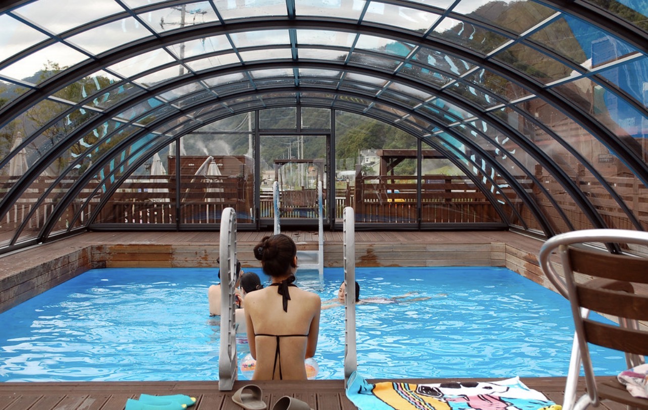 Universe Neo – Abri de piscine mi-haut