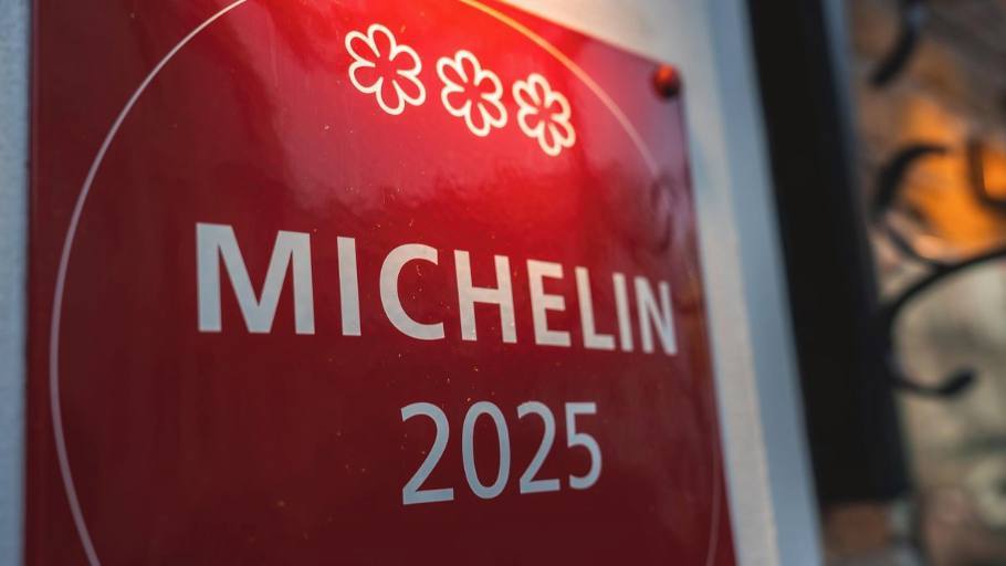 Bib Gourmand vs. Michelinská hvězda: Průvodce pro milovníky skvělého jídla v Praze