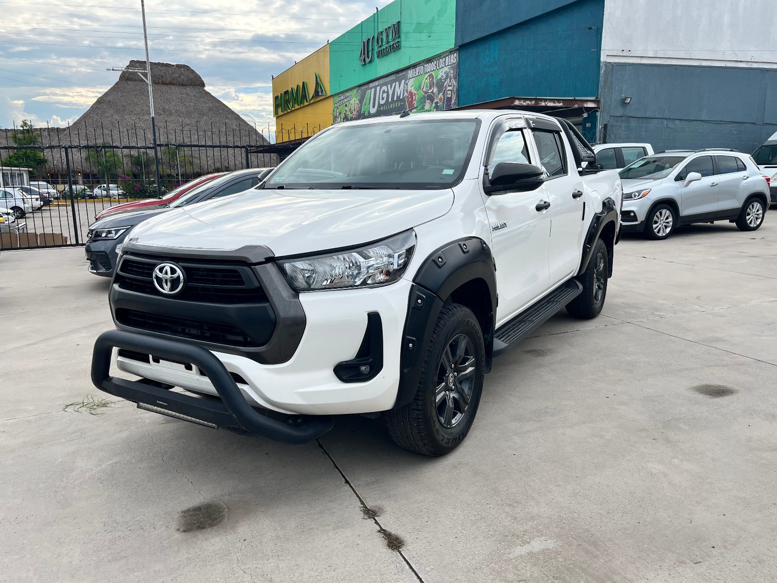 Toyota Hilux SR 2025