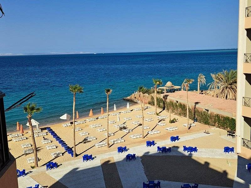 Luxury hotel-style chalet with a sea view and aqua park in Hurghada.
