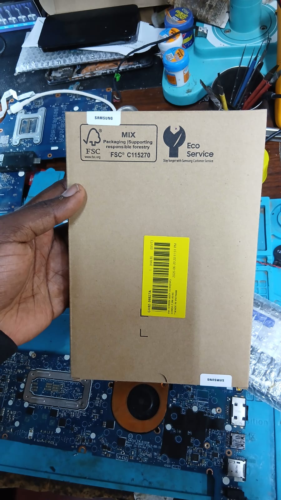 Genuine Samsung Service Pack screen replacement box