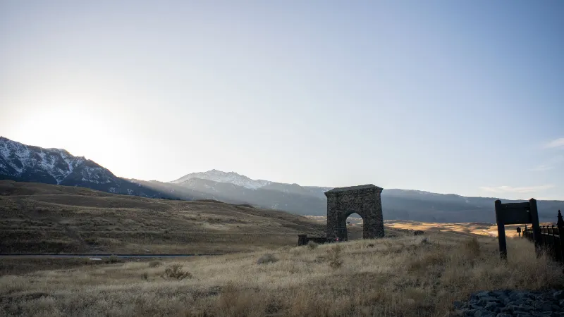 Arco de Roosevelt en la entrada norte de Yellowstone, en Gardiner