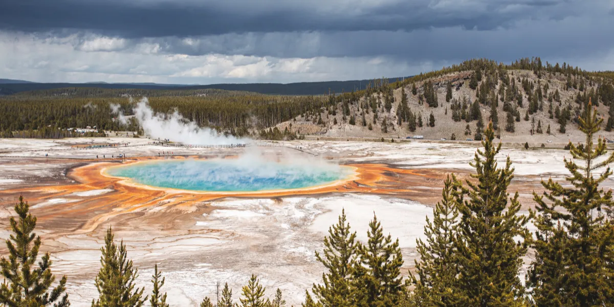 Yellowstone 2026 para turistas: el recargo de 100 USD y qué cierra el 1 de noviembre