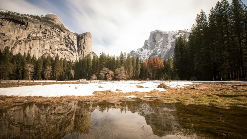 El Capitán y Half Dome desde el Valle de Yosemite