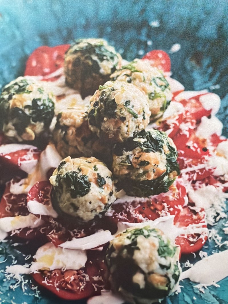 Brezelknödel mit Crème-fraîche-Tomaten und Meerrettich