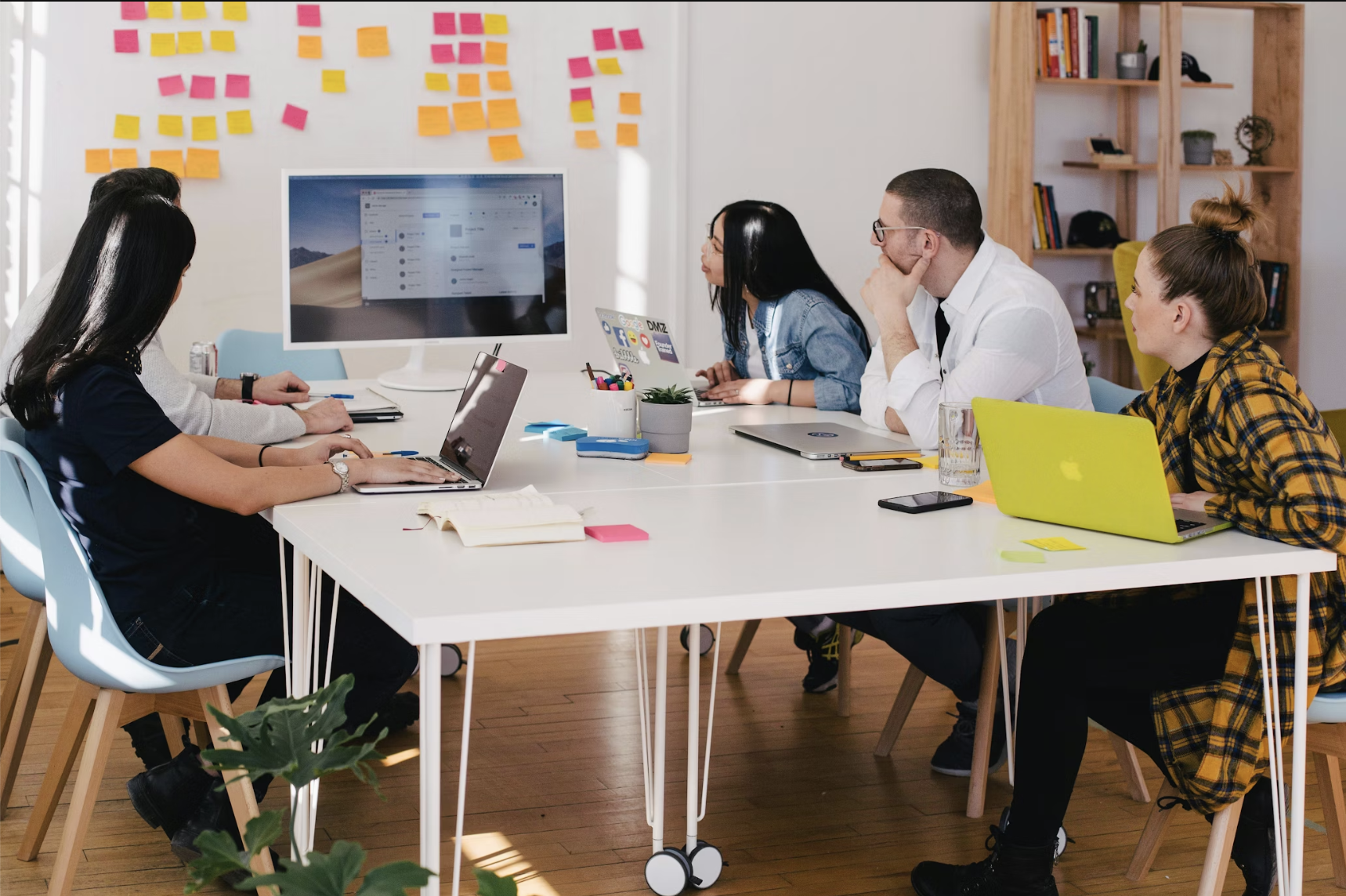 From Handshake to Closed Deal: How to Shorten Your Sales Cycle with Voice Notes and Tags