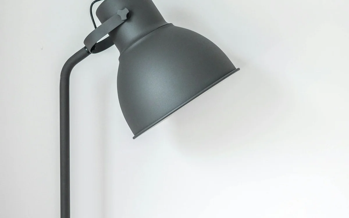 Encuentra la cantidad ideal de objetos decorativos en tu oficina