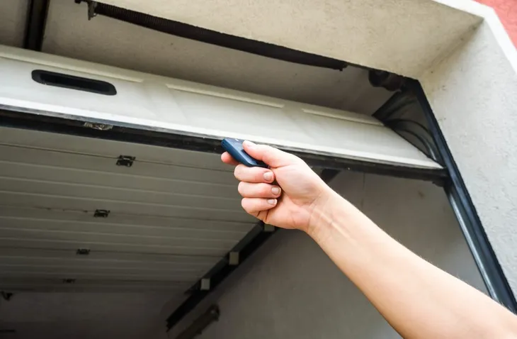 How to Troubleshoot Common Garage Door Issues