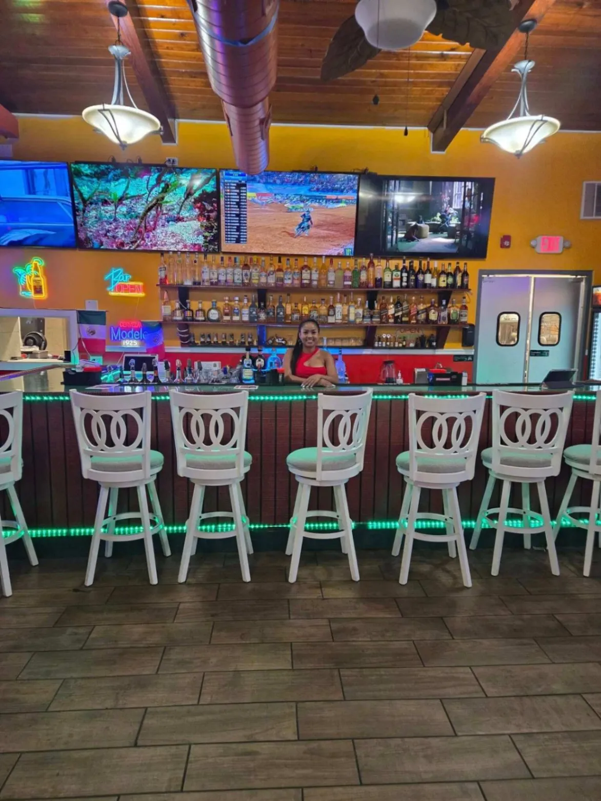 El Centenario Cantina