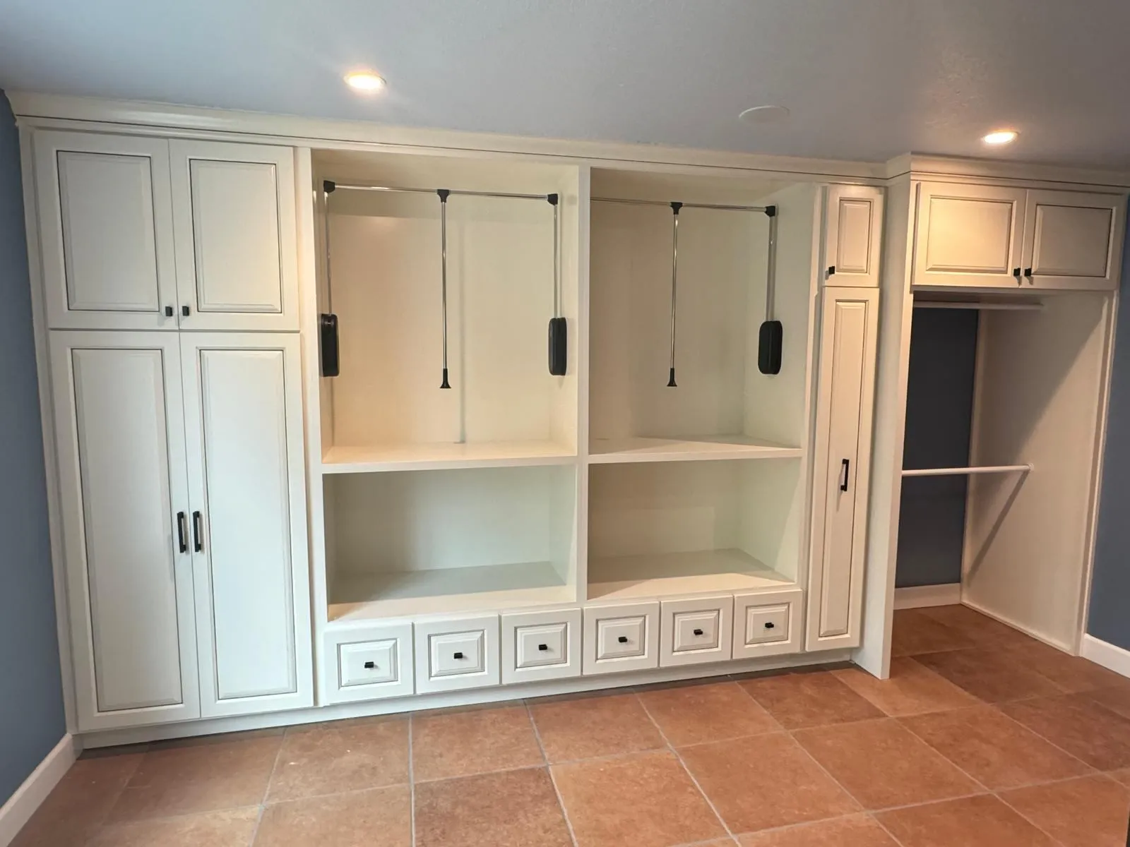 Tonaya's Custom Cabinets