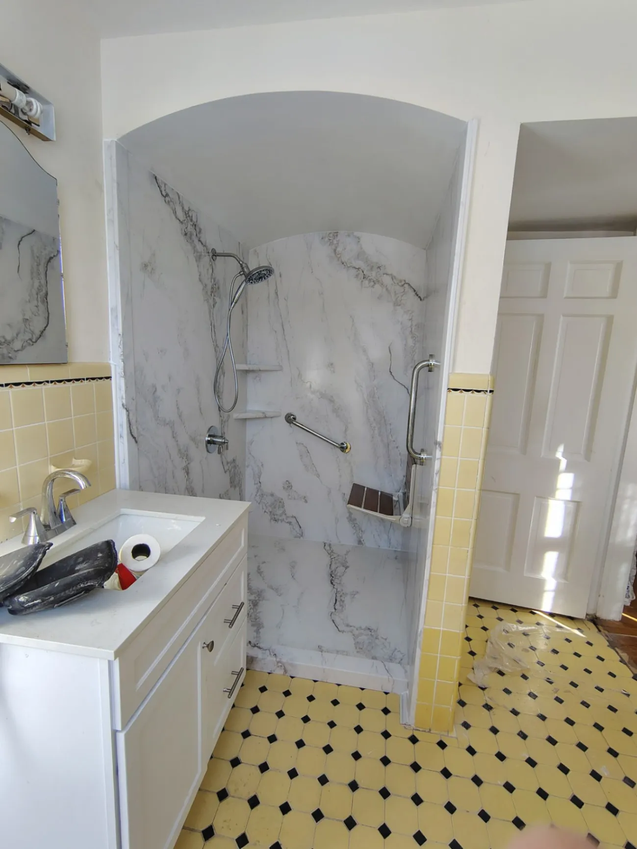 Gallery image 679